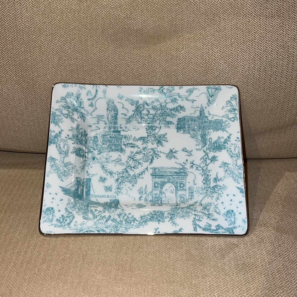 EXCLUSIVE TIFFANY & Co. NYC Flagship Toile Porcelain Trinket Tray - Picture 3 of 7